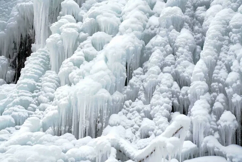 朝阳沟景区尊享半价看冰挂